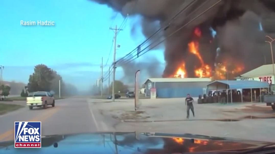 Dashcam video shows the moment the UPS cargo plane crashed in Louisville