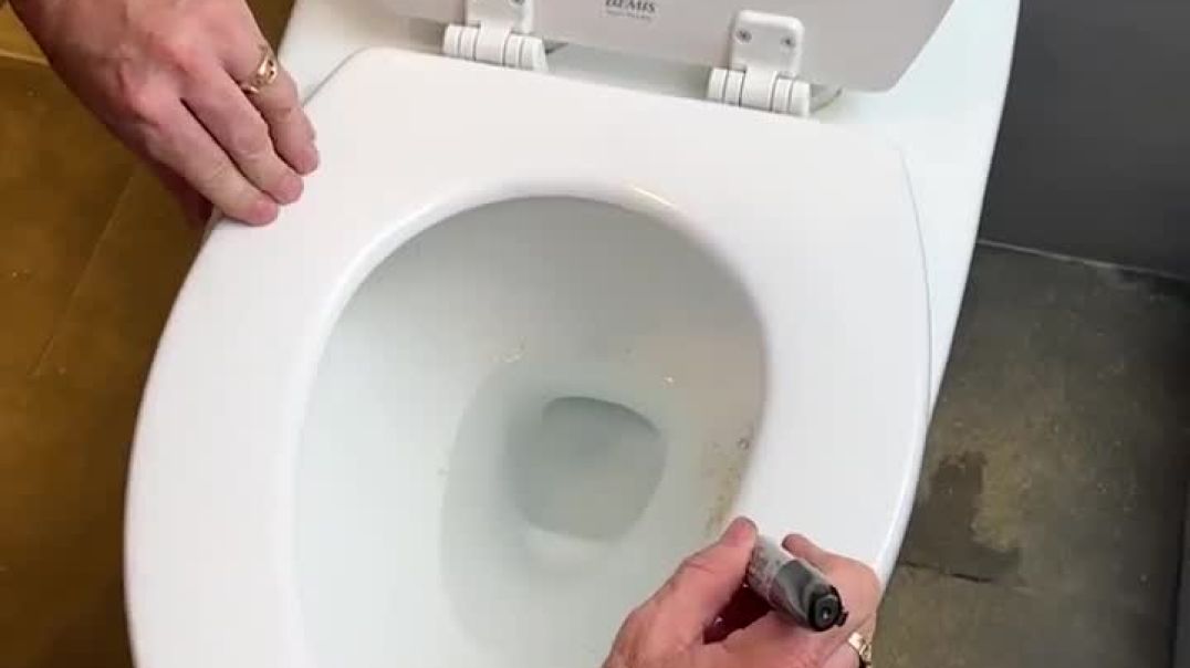 ⁣Man invents awesome weekend hack!