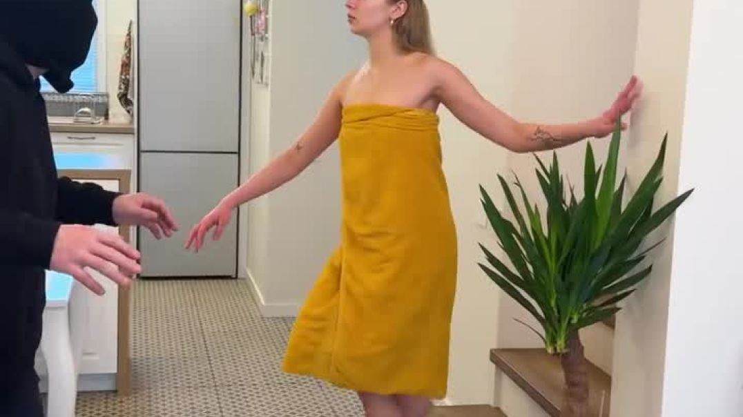 ⁣How a & Blind Girl Outsmarted the Thieves 😨