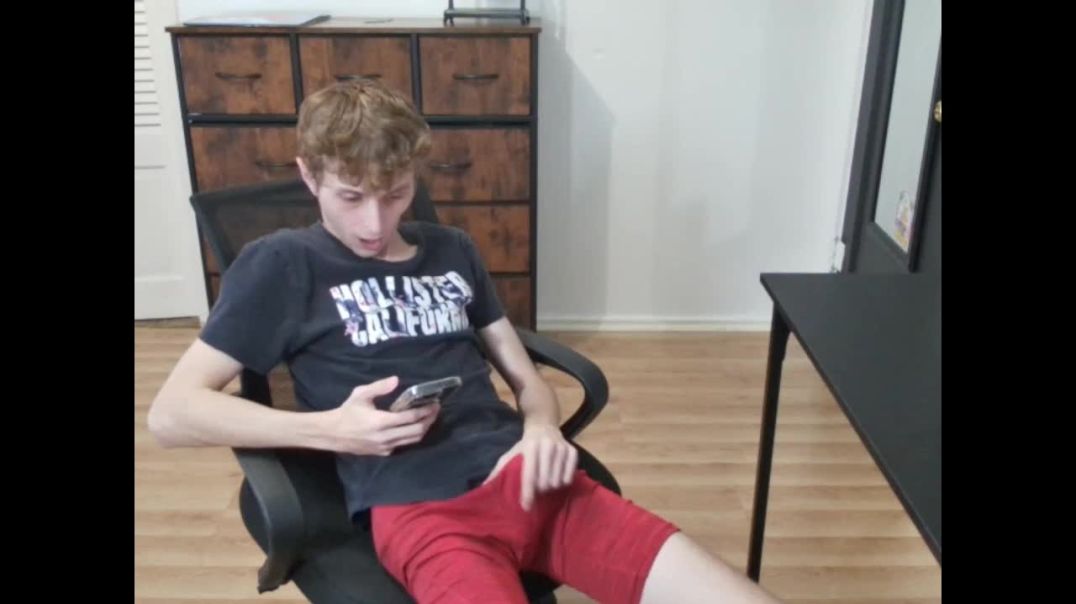 ⁣Do you want to see my dick while I play?