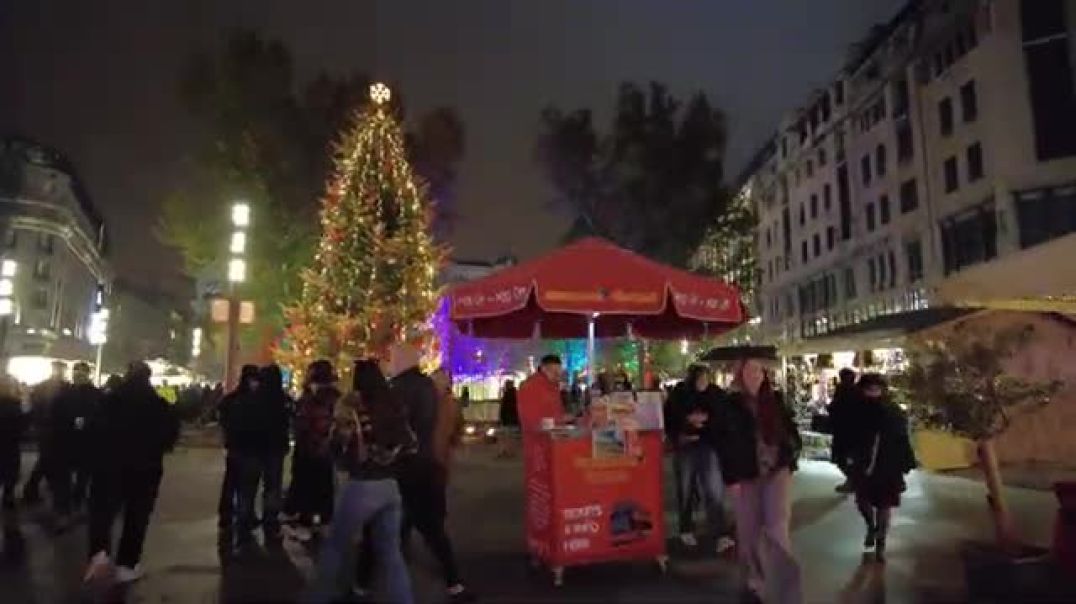 ⁣Vörösmarty square - Christmas Market 2025