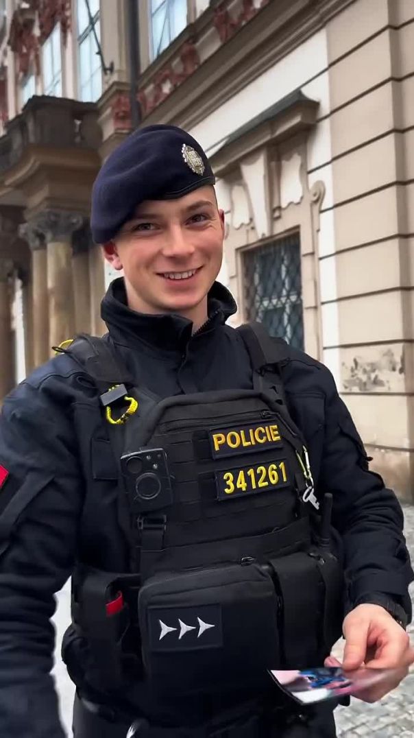 I was lucky to take a photo for a young police officer💪