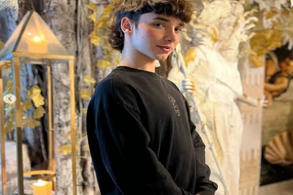 MY HOBBYS <br> <br>Music <br>Fashion <br>My cats! <br>Travelling the world <br>I love to count (your) my money