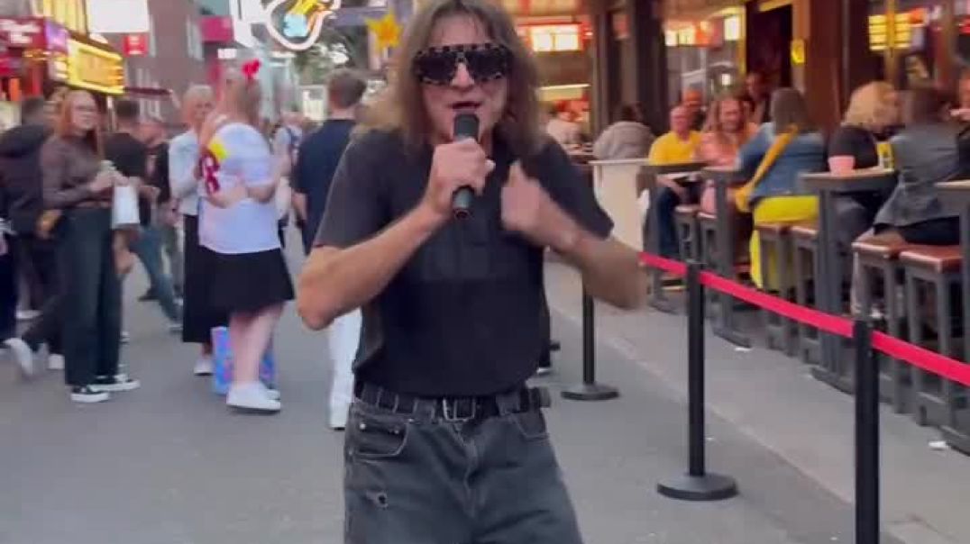 Fühl die Liebe in Hamburg mit MrBerlinParty 😎😍❤️#mrberlinparty #lovevibes #hamburg #stpauli #hamburgliebe #partyvibes #[12