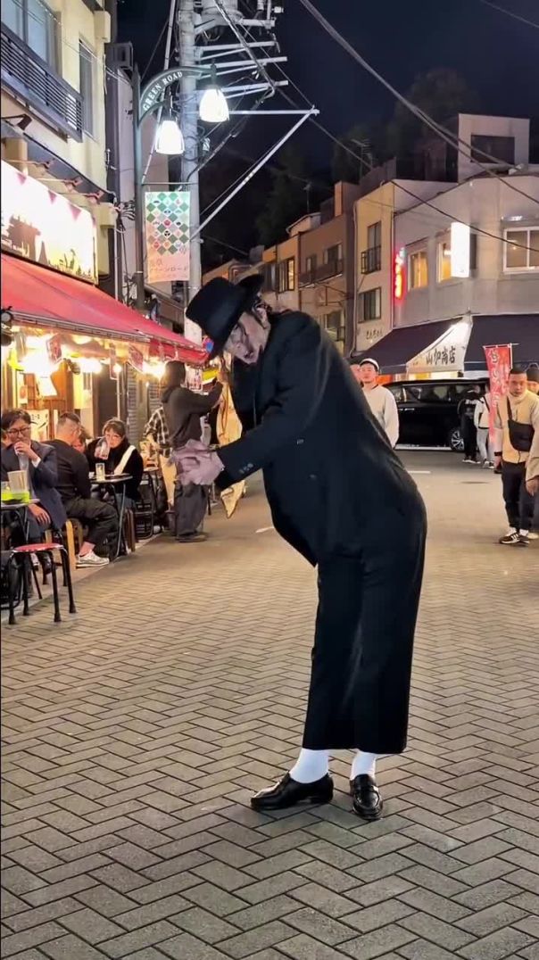 Watching Asakusa from the perspective as a performer