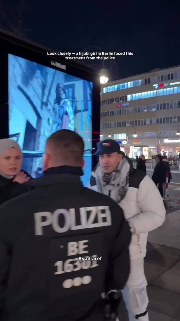 Schau genau hin - ein Hijabi-Mädchen in Berlin sah sich dieser Behandlung von der Polizei ausgesetzt